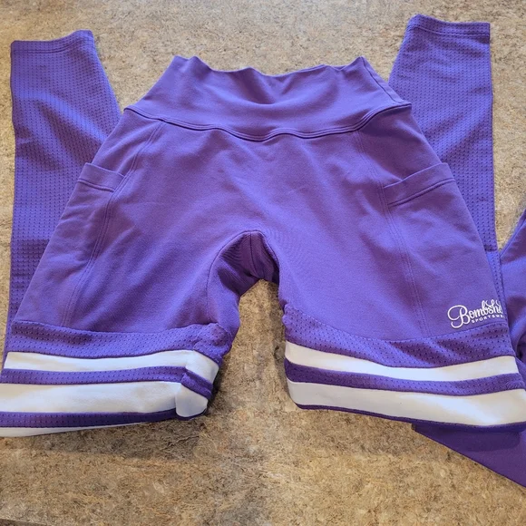 Bombshell sportswear set - Picture 6 of 8